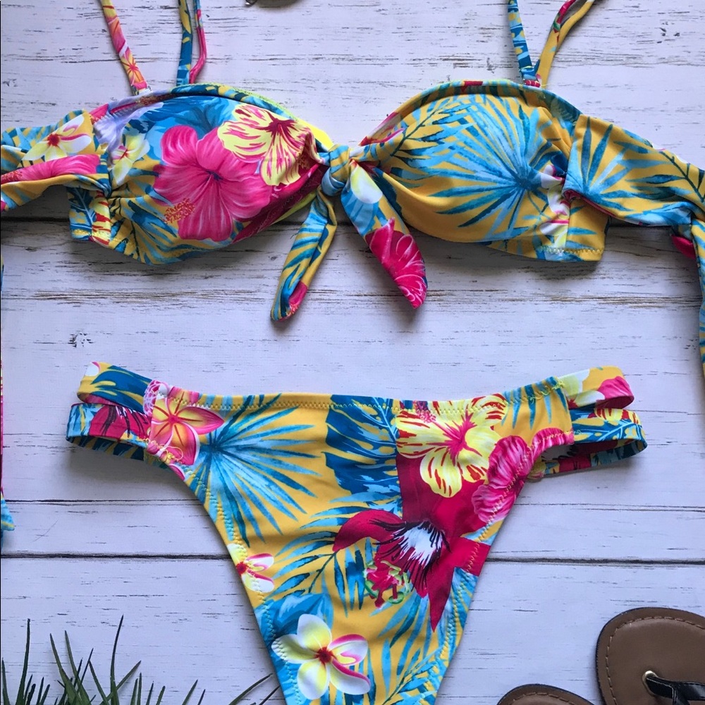 Swimsuit - Picture 2 of 3